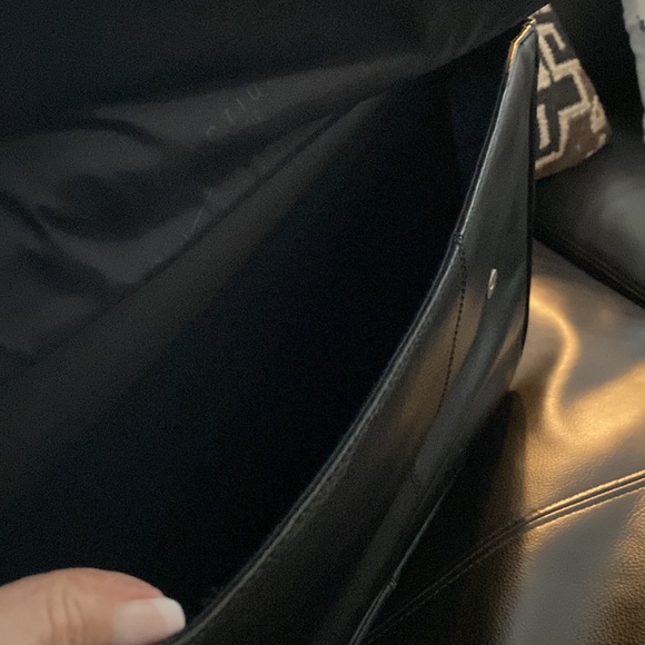 Kenneth Cole REACTION Black Leather Briefcase - Picture 4 of 15